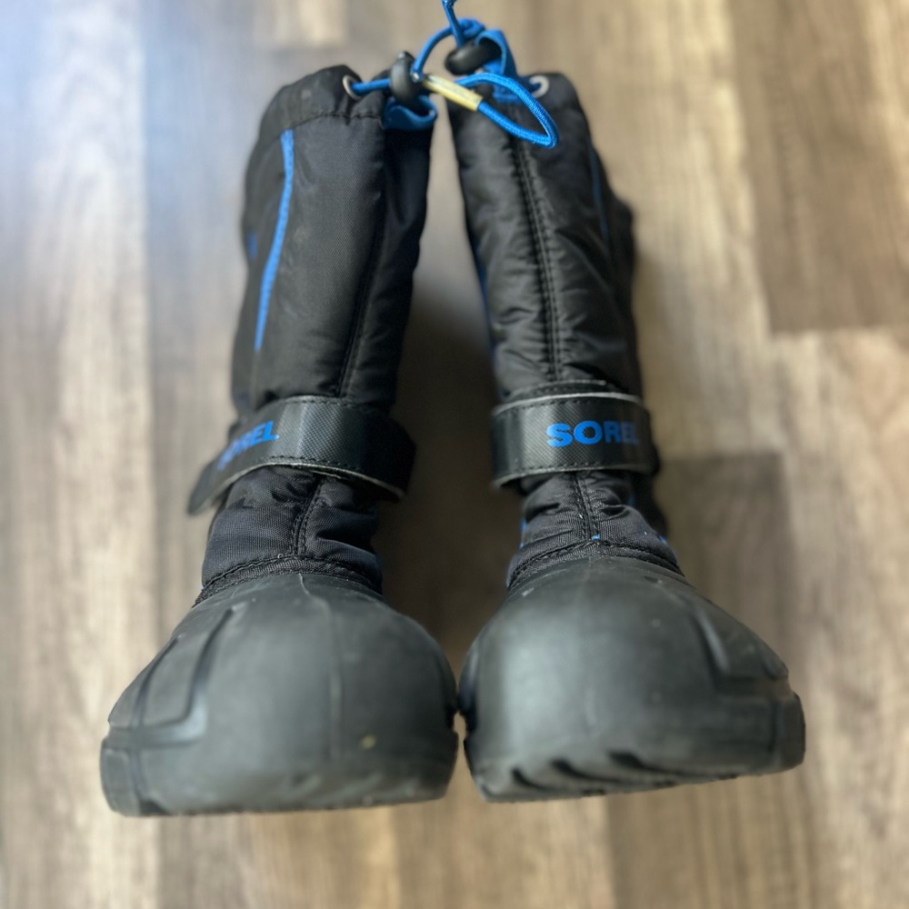 Sorel Boys Size 2 Black Blue Snow Boots EUC - Picture 8 of 11